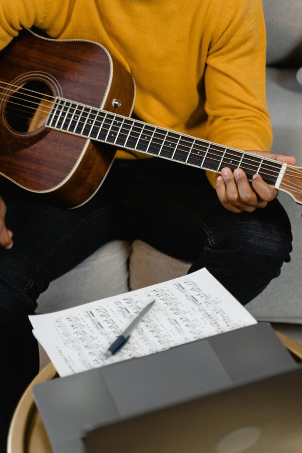 Découvrez les meilleures ressources pour progresser à la guitare